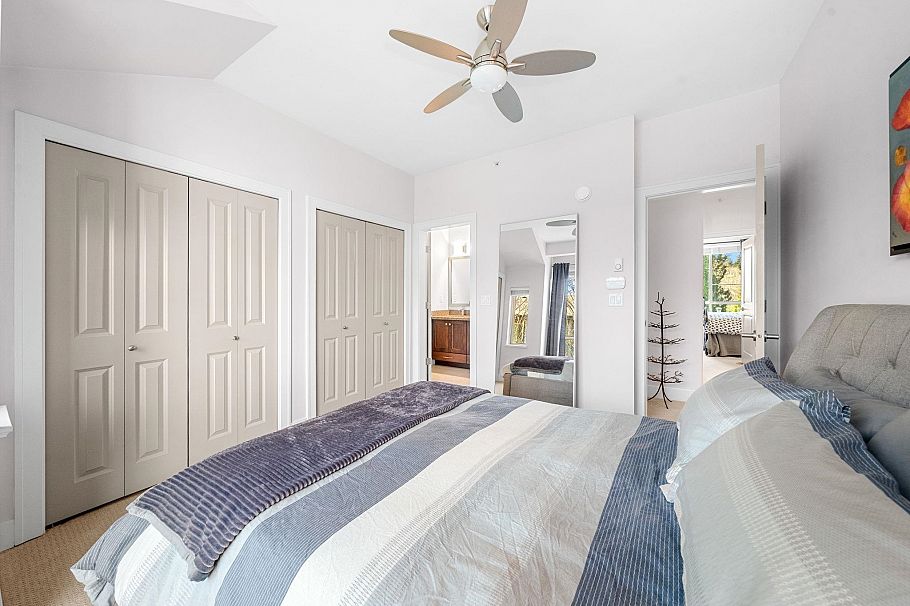 5 897 Premier Street North Vancouver, BC - 22