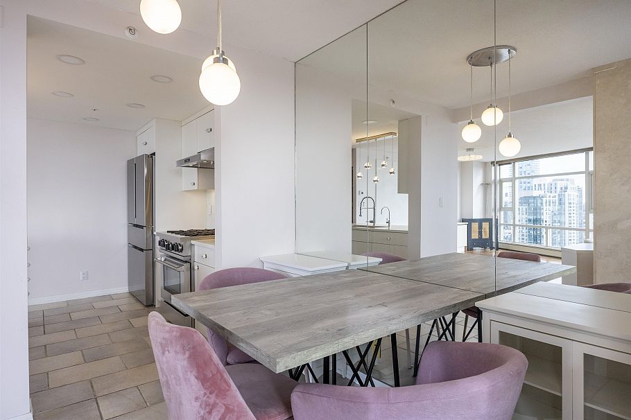 2907 198 Aquarius Mews Vancouver, BC - 16