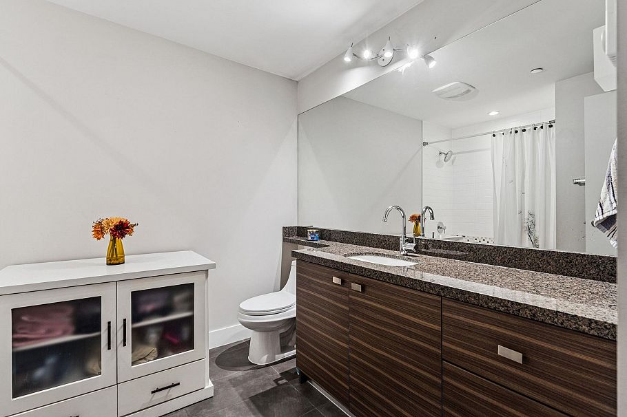 302 1273 Marine Drive North Vancouver, BC - 15