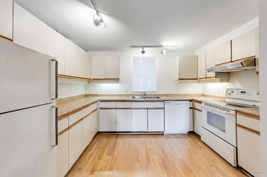 5-1 550 Beatty Street Vancouver, BC - 2