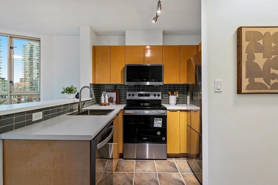 1407 1003 Pacific Street Vancouver, BC - 3