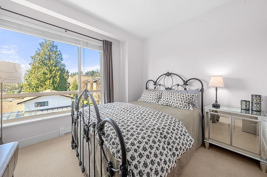 5 897 Premier Street North Vancouver, BC - 25