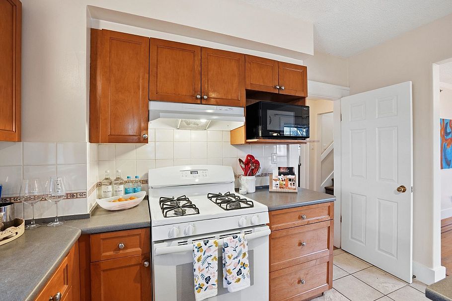 909 W 18th Avenue Vancouver, BC - 16