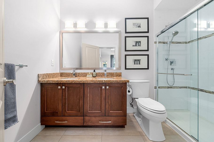 5 897 Premier Street North Vancouver, BC - 23