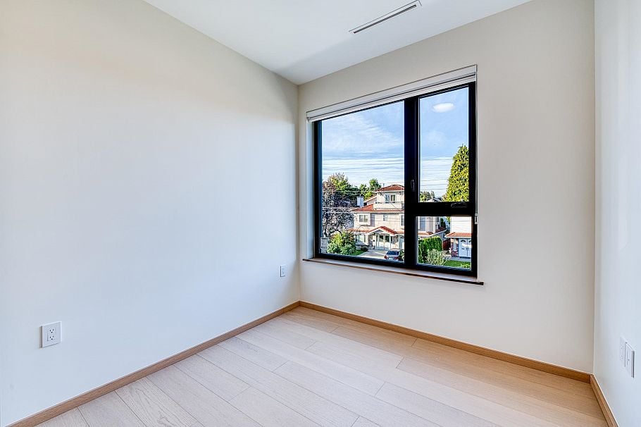 1 968 E 55th Avenue Vancouver, BC - 17