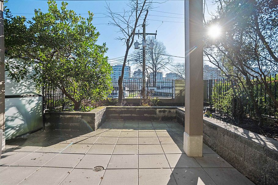 209 1628 W 4th Avenue Vancouver, BC - 2