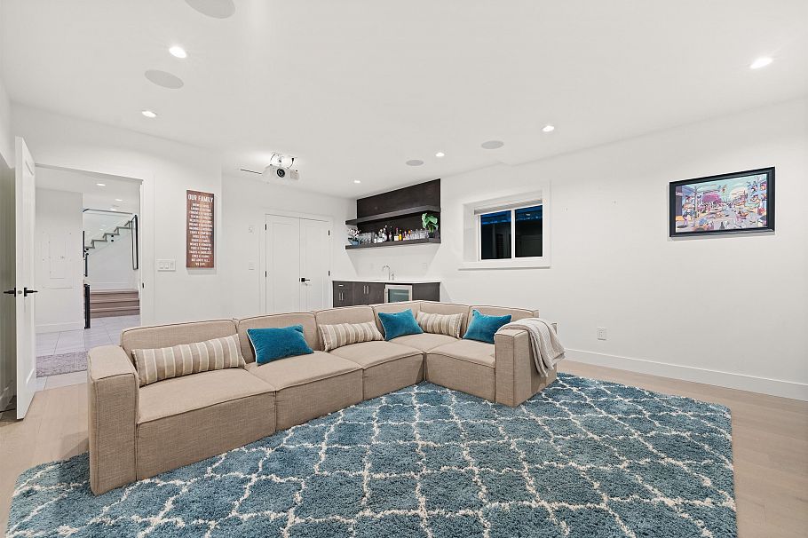 336 E Keith Road North Vancouver, BC - 26