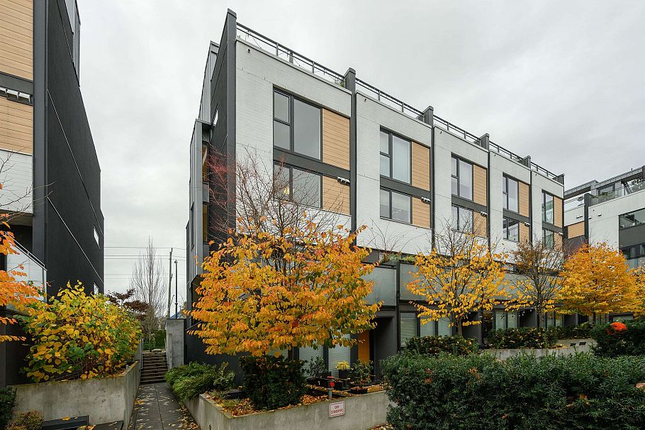 206 649 E 3rd Street North Vancouver, BC - 1