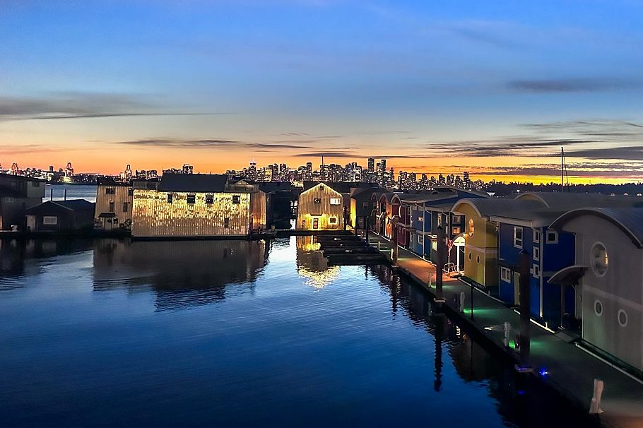 JNW04 415 Esplanade W North Vancouver, BC - 35