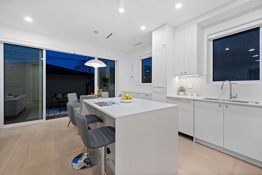 2 2253 Grant Street Vancouver, BC - 9