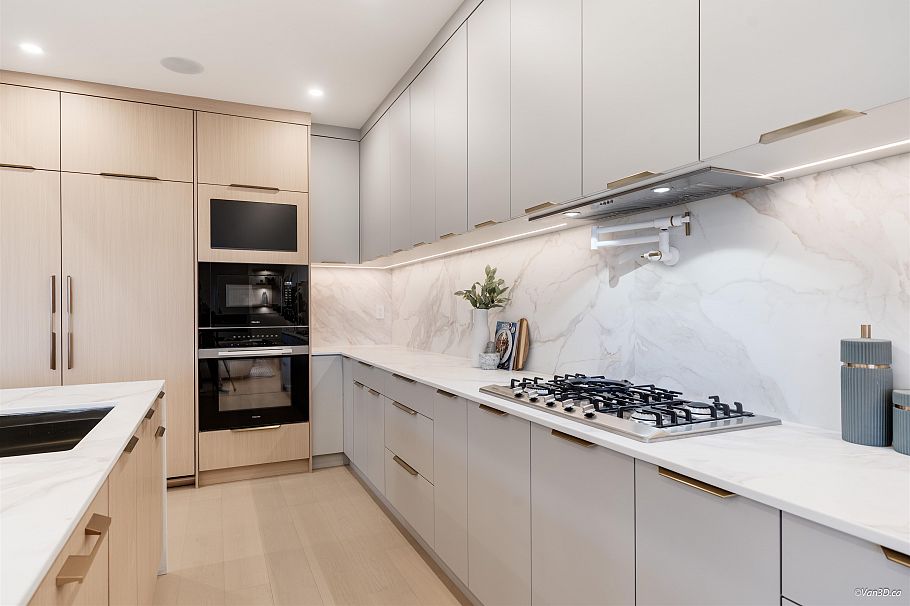 971 Adderley Street North Vancouver, BC - 11