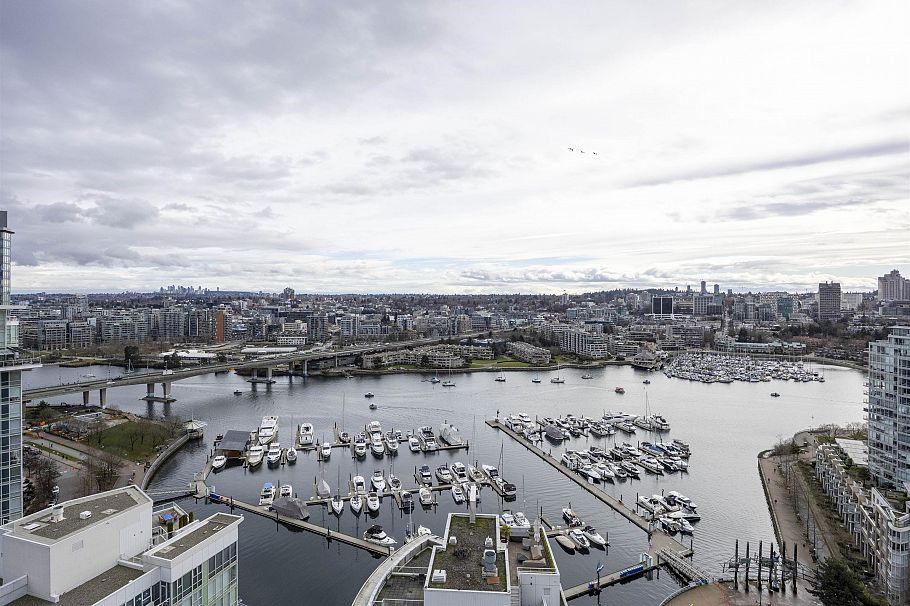 2907 198 Aquarius Mews Vancouver, BC - 3