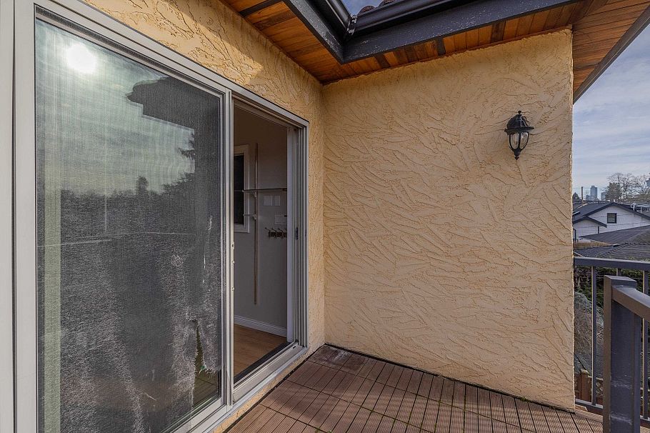 2638 Charles Street Vancouver, BC - 12