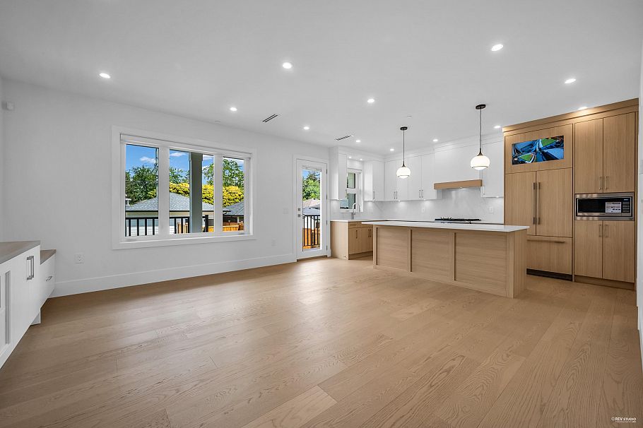 3673 E 48th Avenue Vancouver, BC - 1