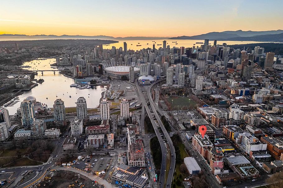 801 221 Union Street Vancouver, BC - 2