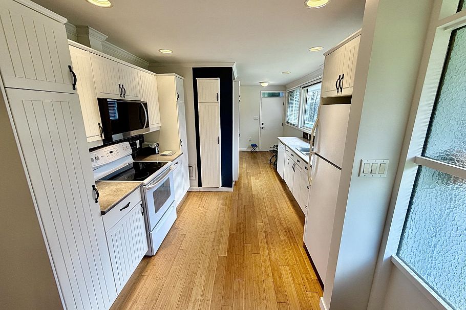 1876 Beaulynn Place North Vancouver, BC - 9