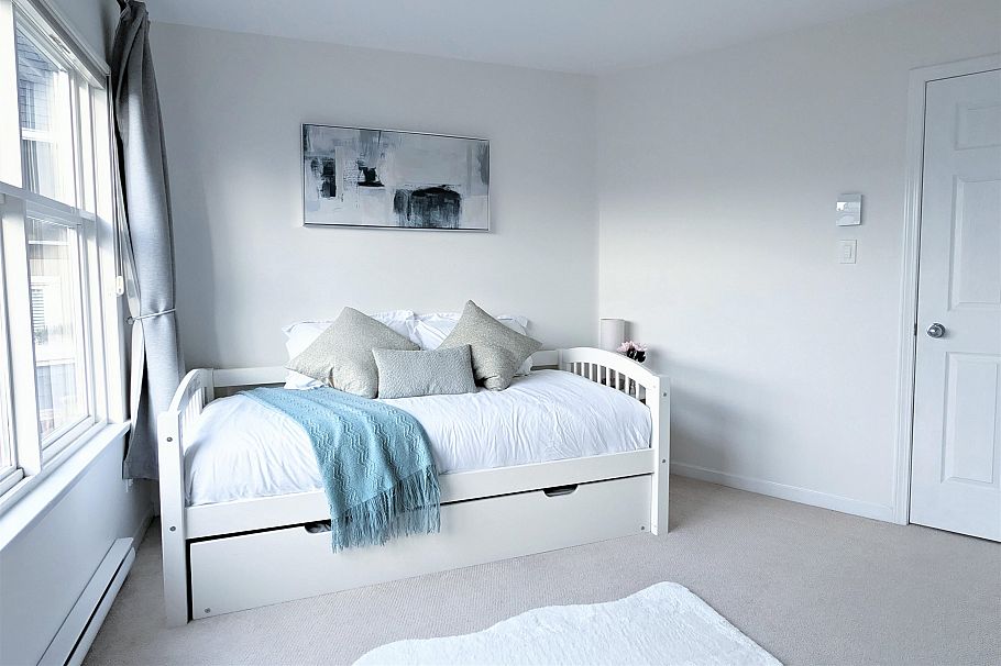 1 252 W 13th Street North Vancouver, BC - 22