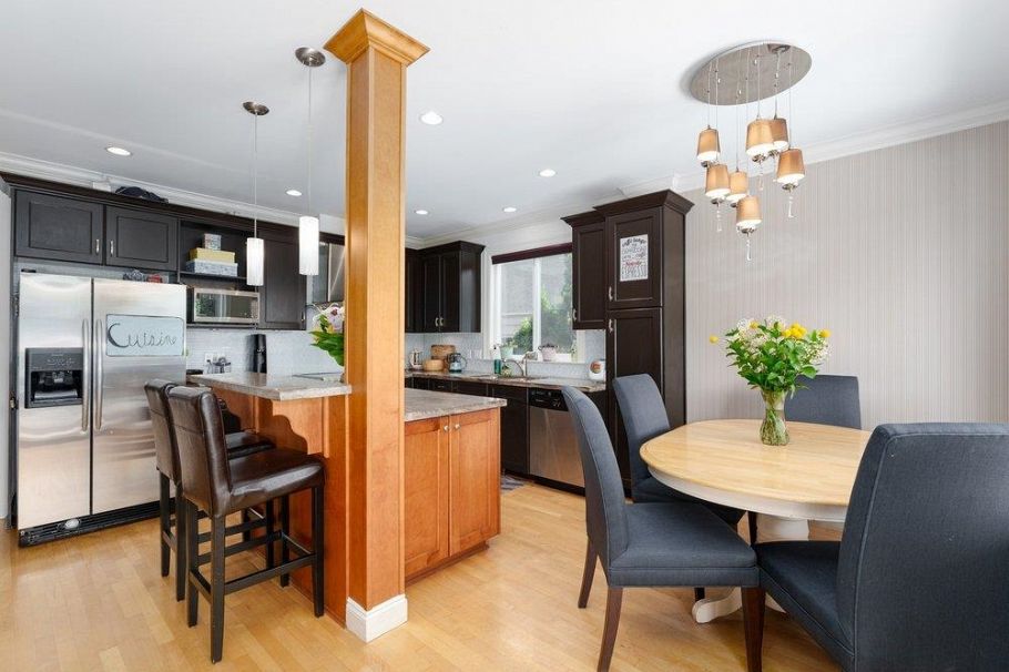 331 W 14th Street North Vancouver, BC - 11