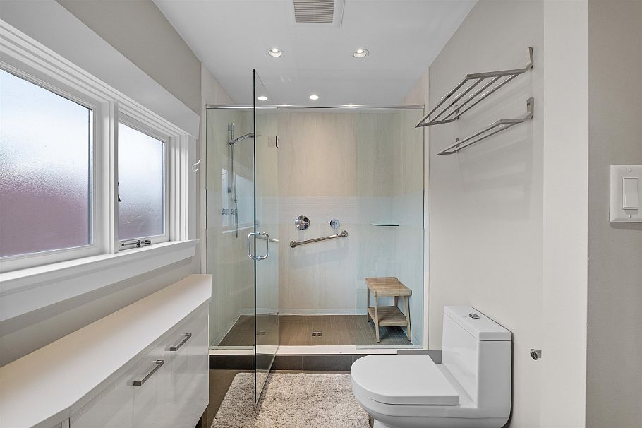 3044 Point Grey Road Vancouver, BC - 16