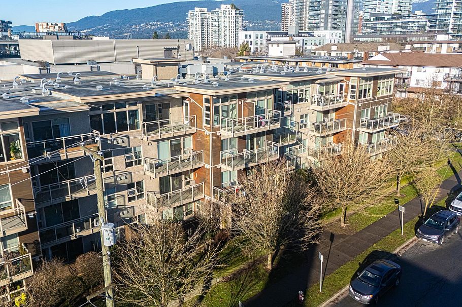 109 1033 St. Georges Avenue North Vancouver, BC - 17