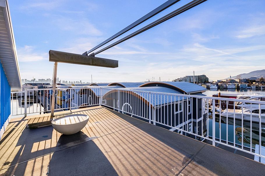 JNW04 415 Esplanade W North Vancouver, BC - 25