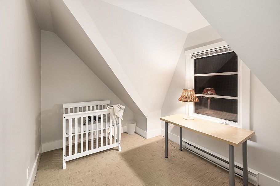 402 Brand Street North Vancouver, BC - 34