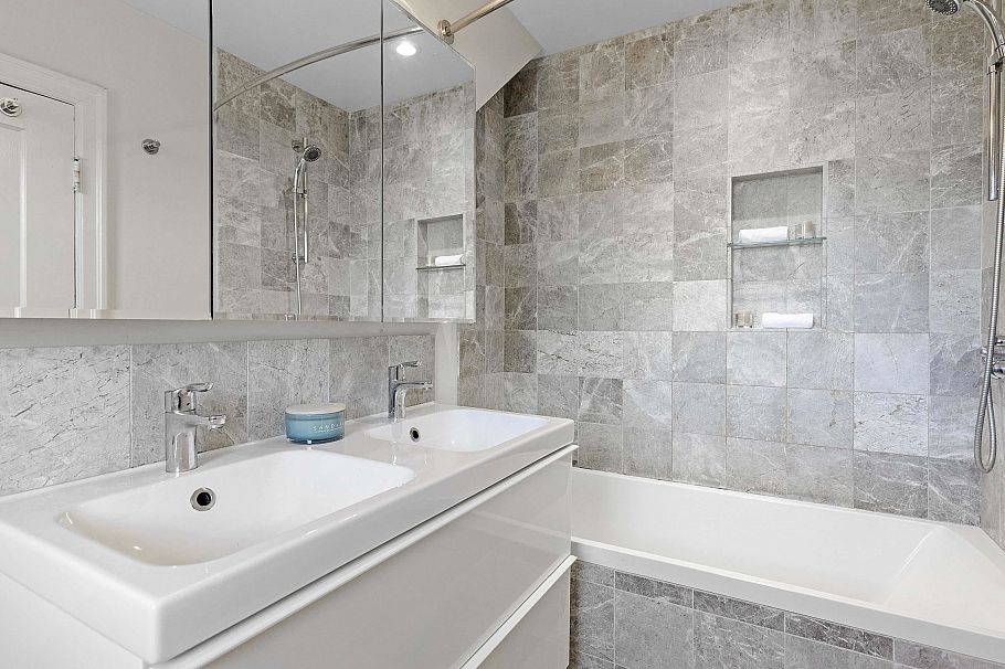 4269 W 13th Avenue Vancouver, BC - 26