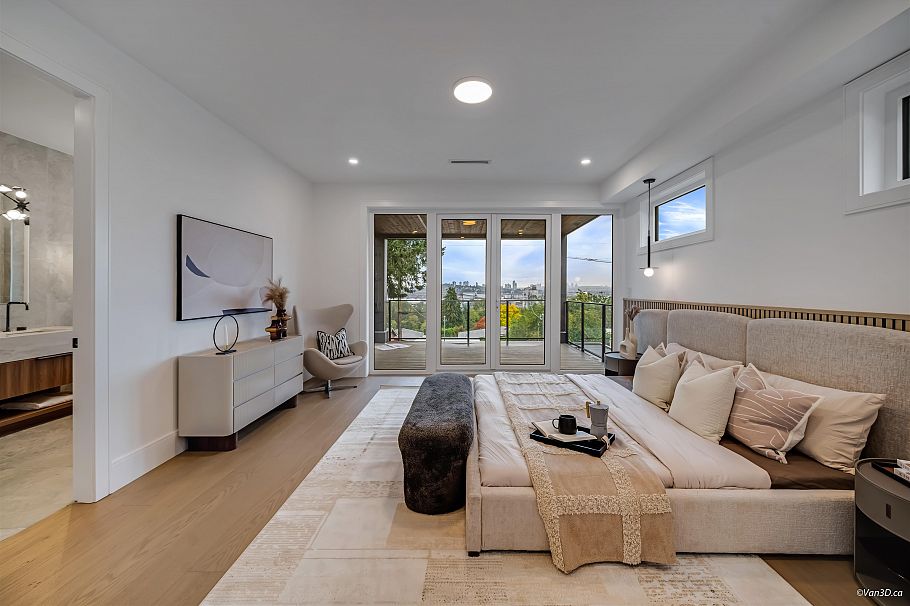 973 Adderley Street North Vancouver, BC - 23