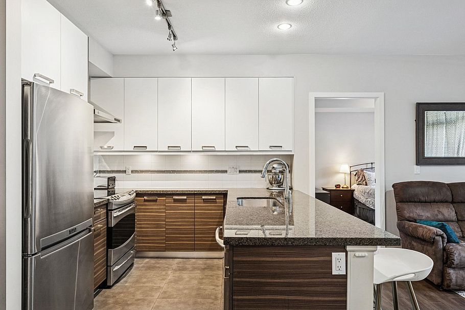 302 1273 Marine Drive North Vancouver, BC - 9