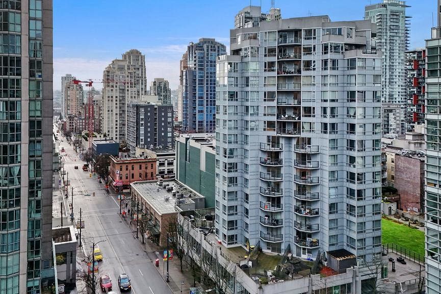 603 1212 Howe Street Vancouver, BC - 1