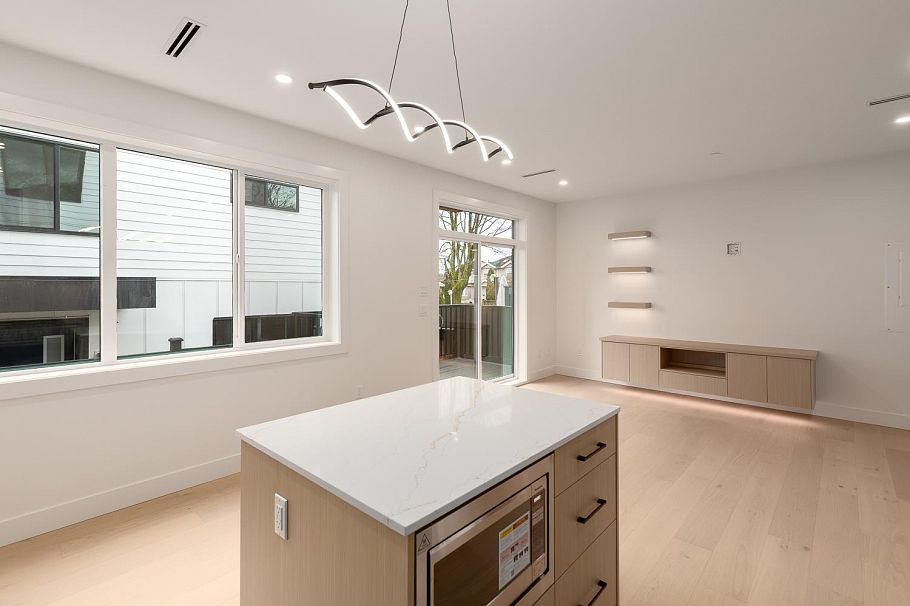 2 3508 E Pender Street Vancouver, BC - 7