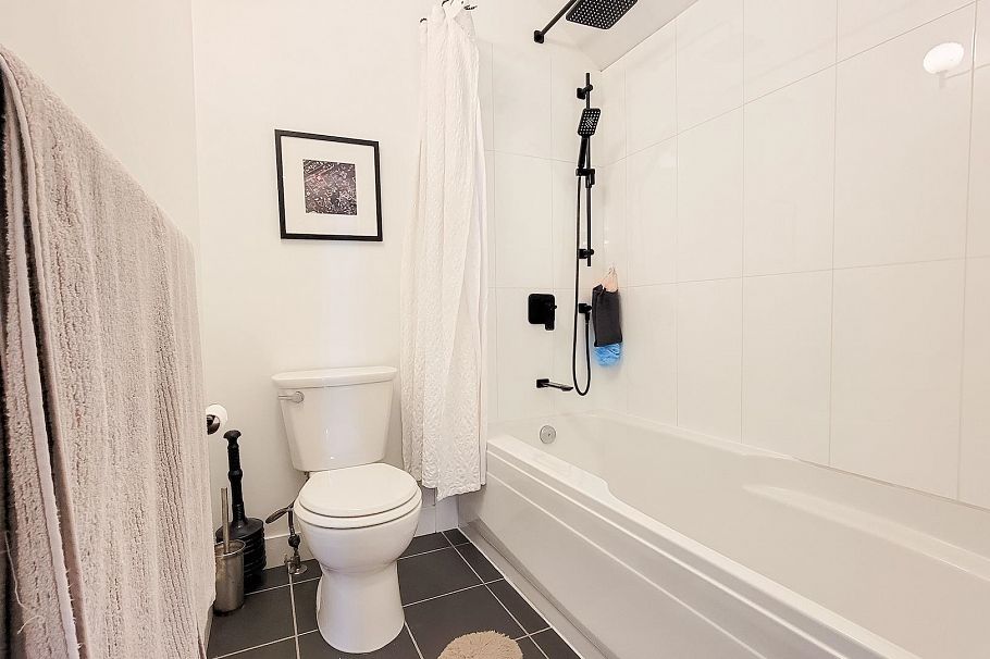 990 E 13th Avenue Vancouver, BC - 26