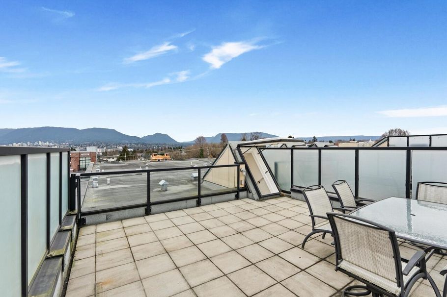 PH12 2150 E Hastings Street Vancouver, BC - 1