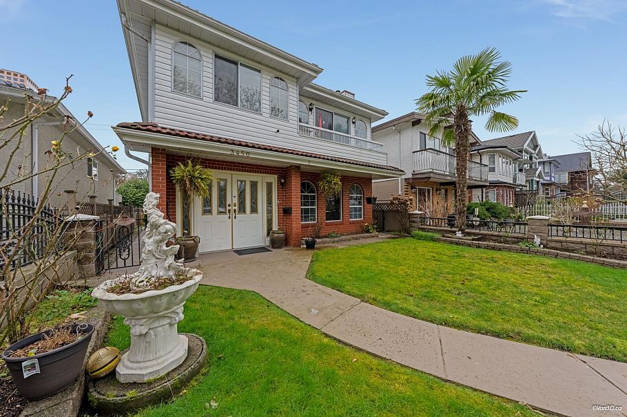 3450 Monmouth Avenue Vancouver, BC - 3