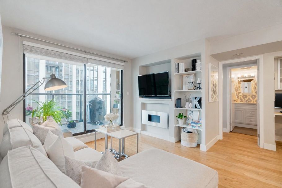 505 488 Helmcken Street Vancouver, BC - 1