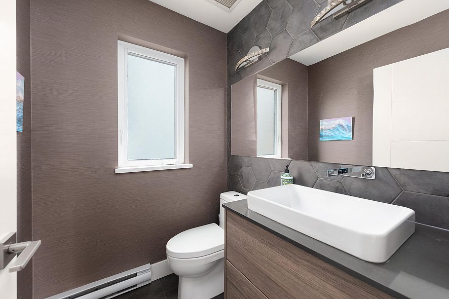 147 St. Patricks Avenue North Vancouver, BC - 13