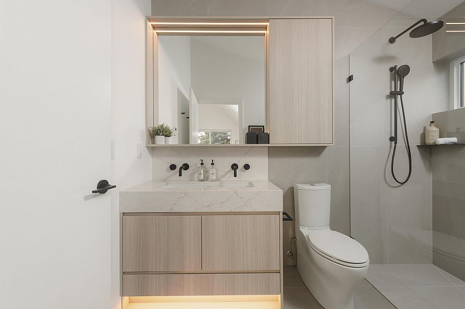 1 2755 W 11th Avenue Vancouver, BC - 25