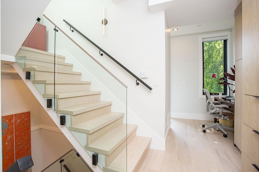 2 1152 Comox Street Vancouver, BC - 27