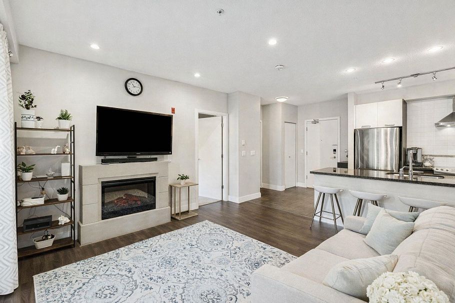 302 1273 Marine Drive North Vancouver, BC - 1