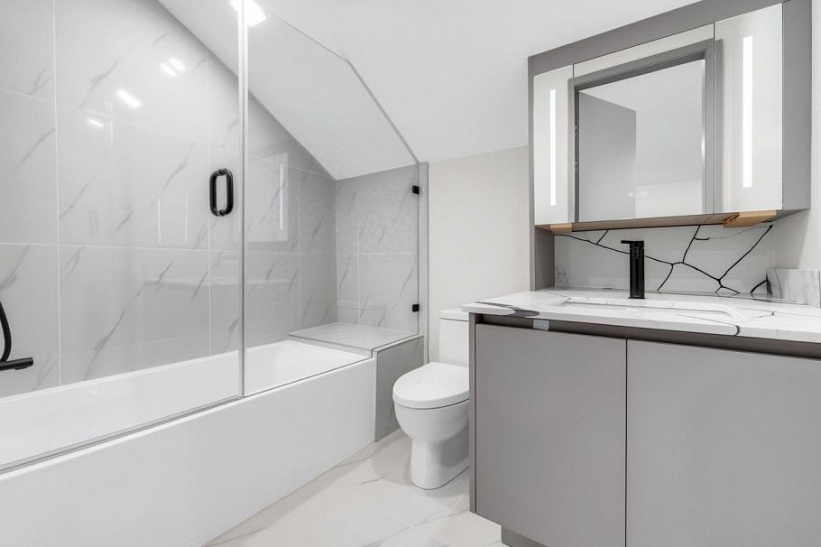 2 3547 E Georgia Street Vancouver, BC - 26