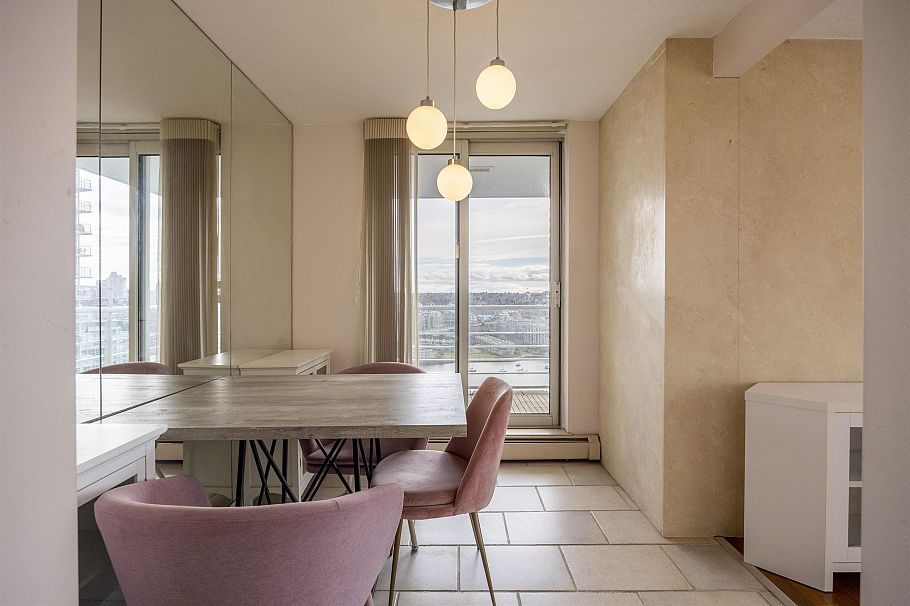 2907 198 Aquarius Mews Vancouver, BC - 17