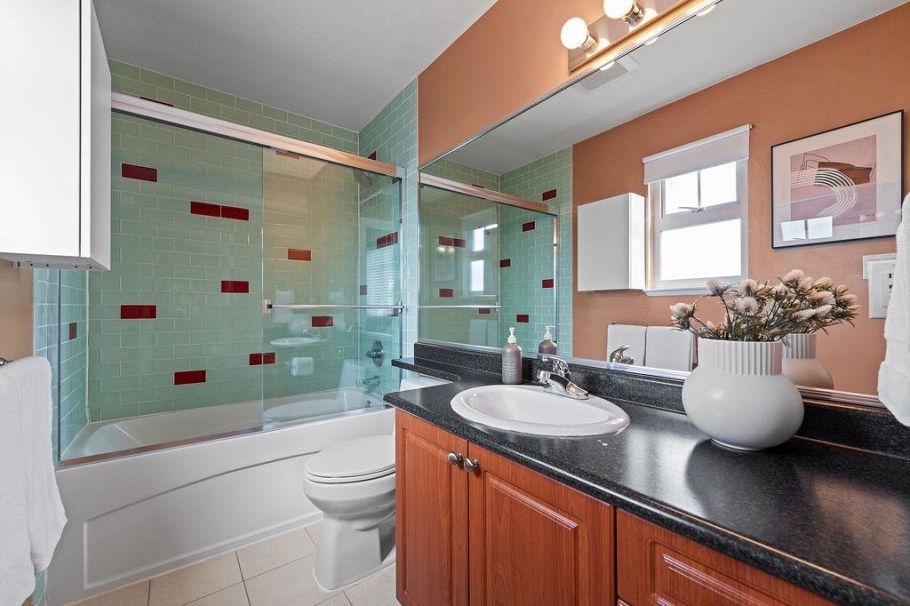 1254 E 11th Avenue Vancouver, BC - 11