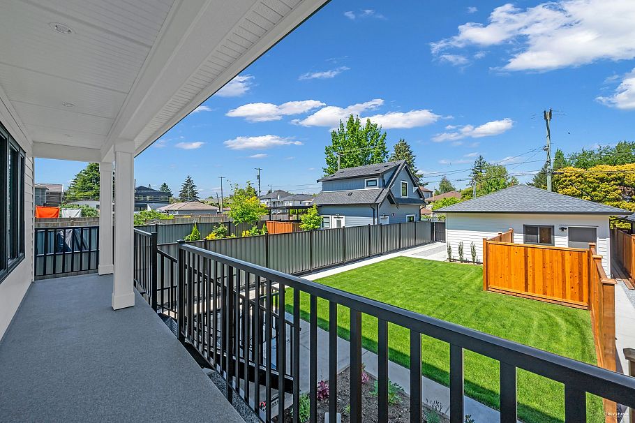 3673 E 48th Avenue Vancouver, BC - 33