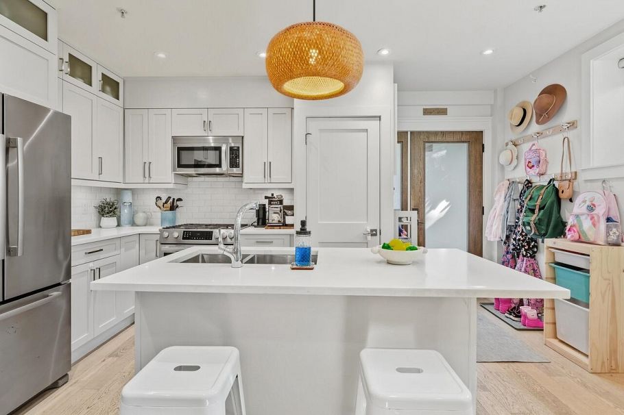 165 W 14th Avenue Vancouver, BC - 5