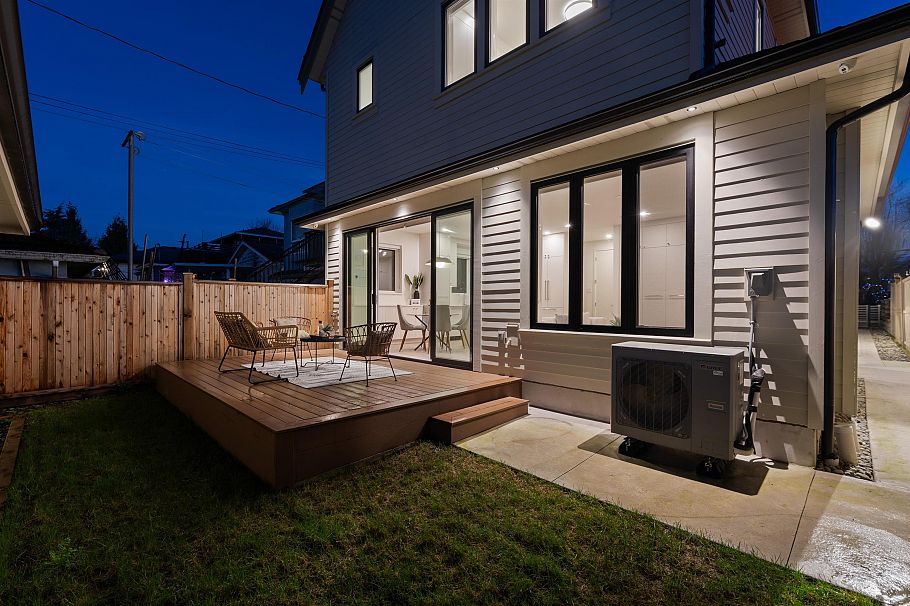 2 2253 Grant Street Vancouver, BC - 32