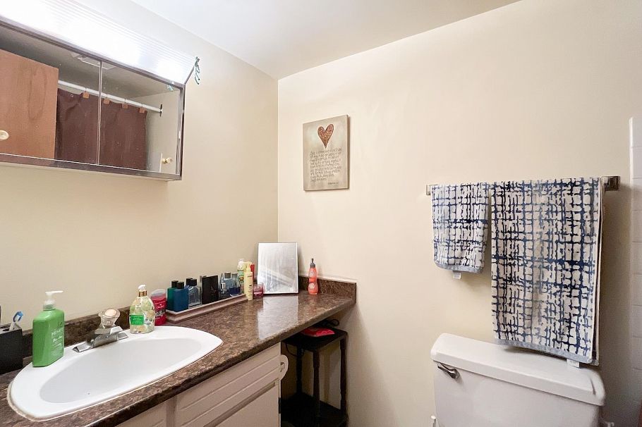 708 145 St. Georges Avenue North Vancouver, BC - 9