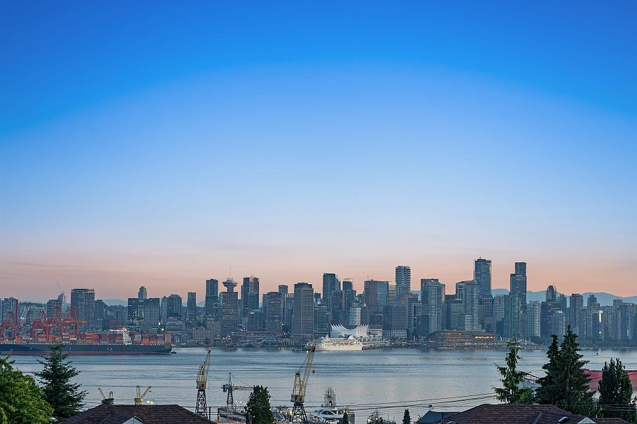 336 E Keith Road North Vancouver, BC - 35