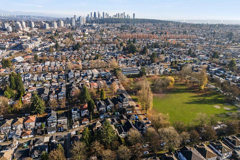 5556 Earles Street Vancouver, BC - 30