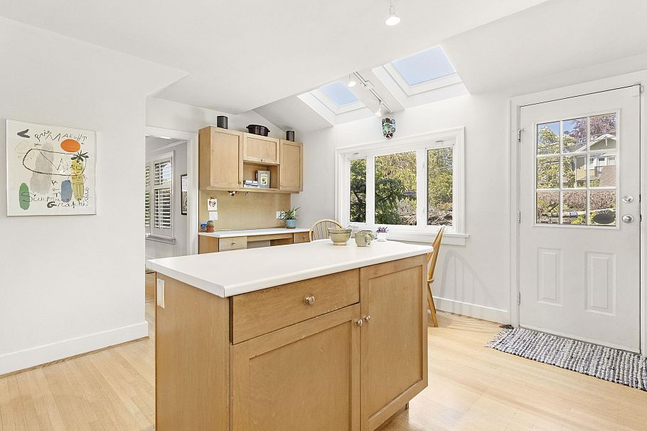 4269 W 13th Avenue Vancouver, BC - 15