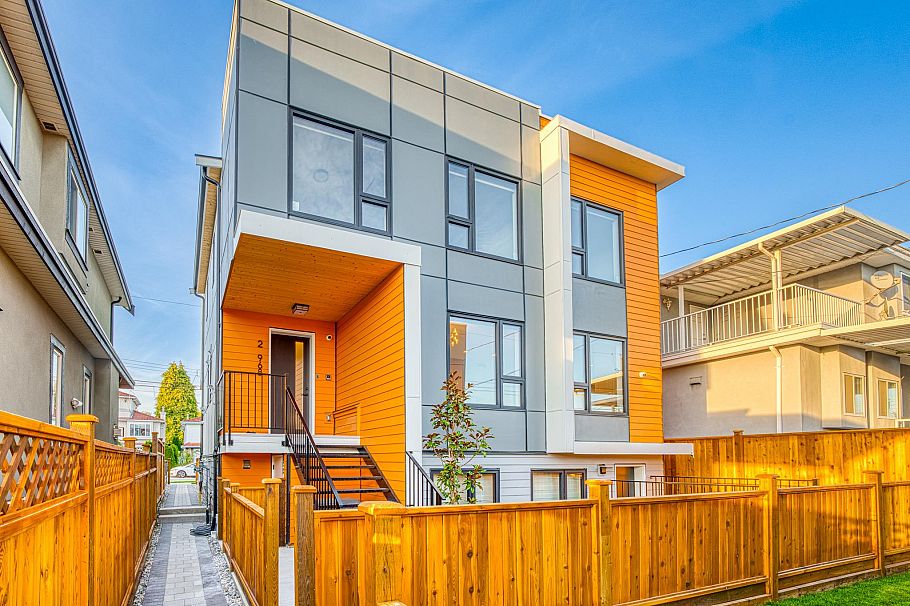 2 968 E 55th Avenue Vancouver, BC - 2